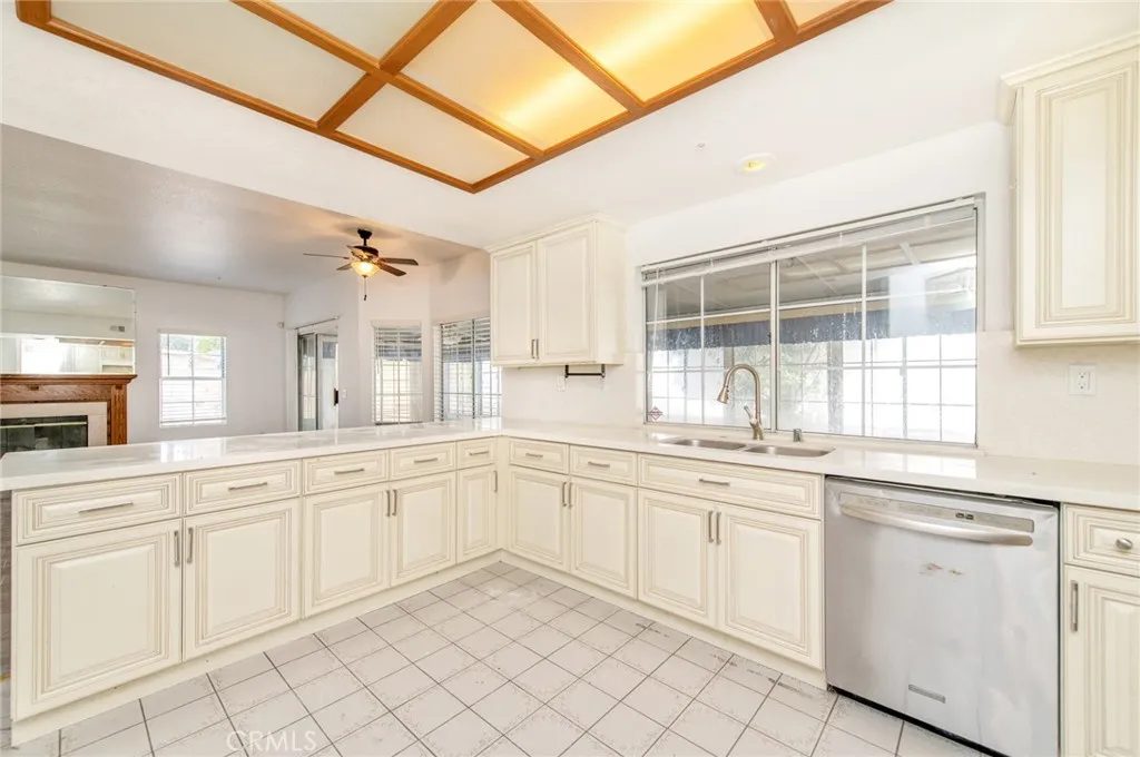 7915 Ocean, Fontana, California 92336 home-pic-17