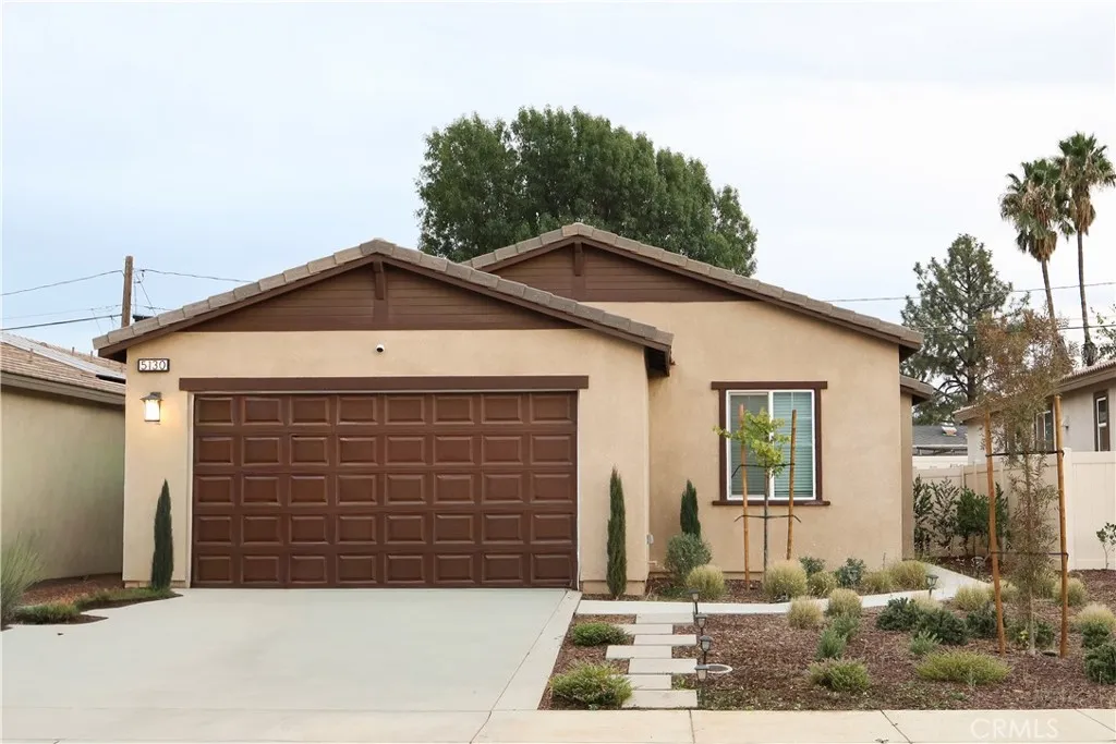 5130 Larkspur, Banning, California 92220 home-pic-1