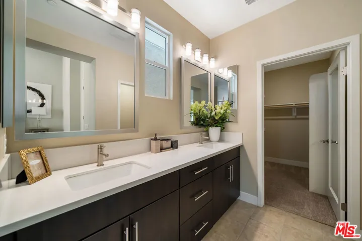 Primary Bath, walk-in closet p
