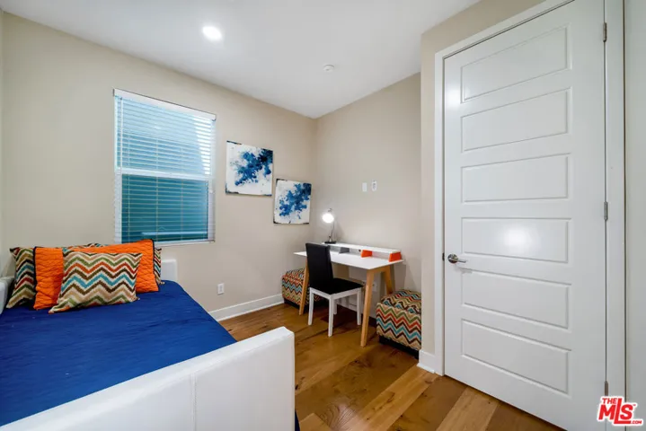 Downstairs Bed/Office Suite pr