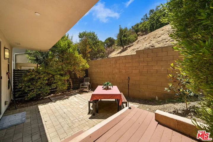 Patio Yard previously furnishe