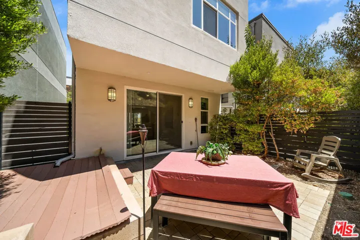 Patio Yard previously furnishe