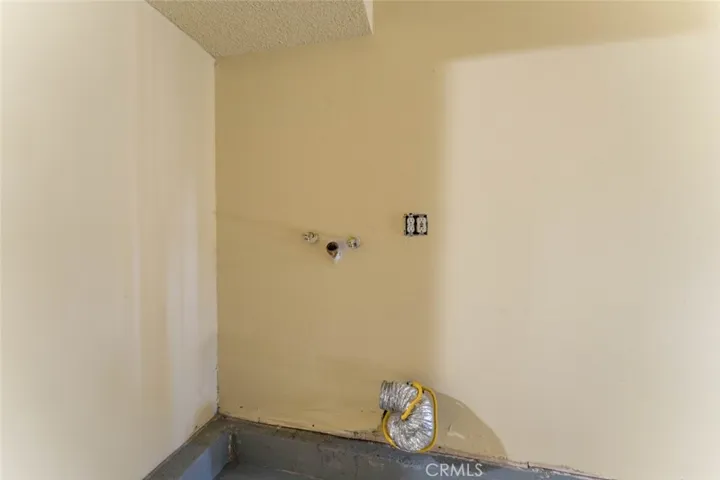 Washer & Dryer Hookups