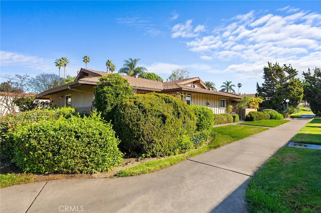 1740 E Commonwealth Avenue 101, Fullerton, California 92831 home-pic-4