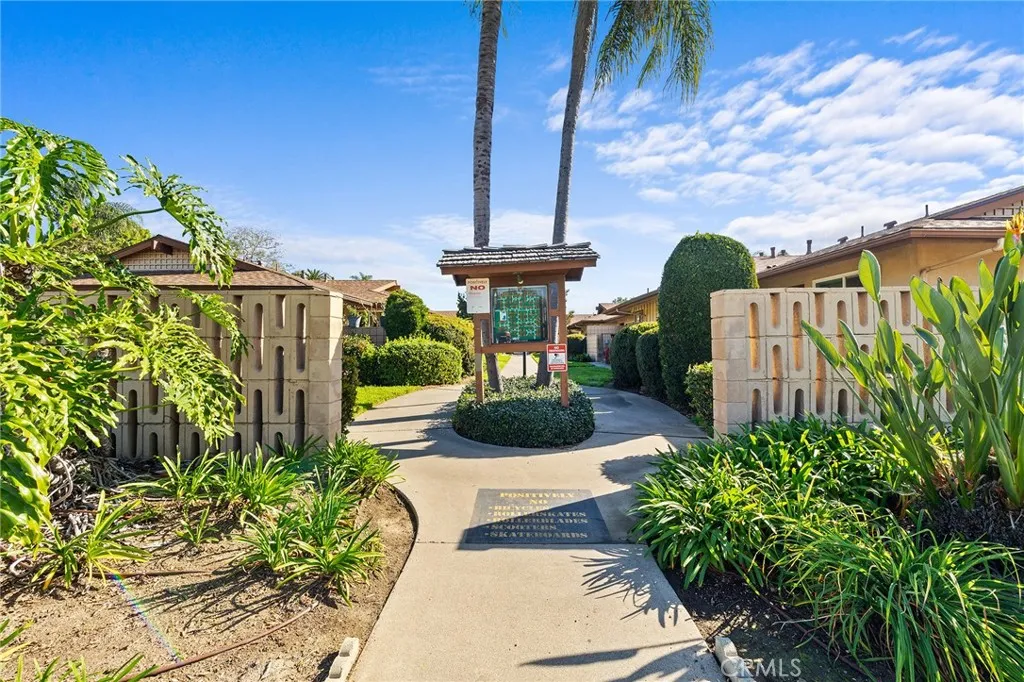 1740 E Commonwealth Avenue 101, Fullerton, California 92831 home-pic-2