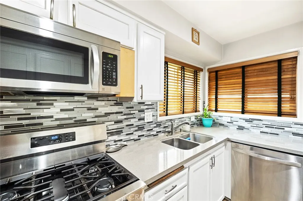 1740 E Commonwealth Avenue 101, Fullerton, California 92831 home-pic-21