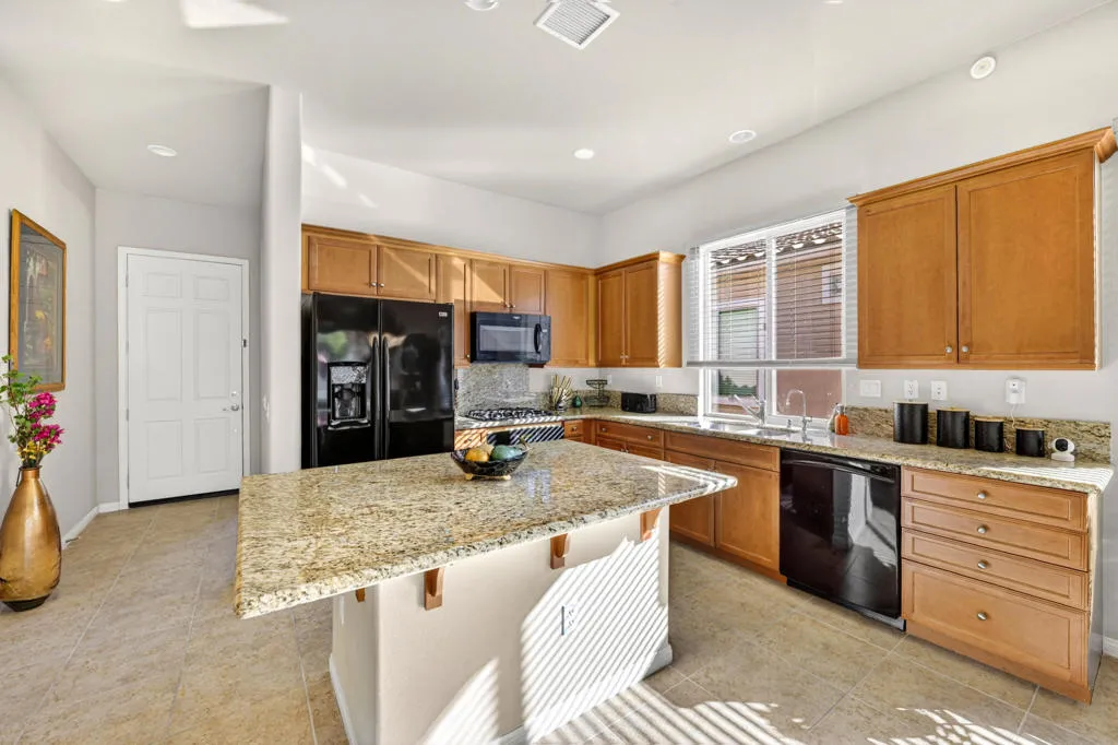 41073 Calle Pueblo, Indio, California 92203 home-pic-6
