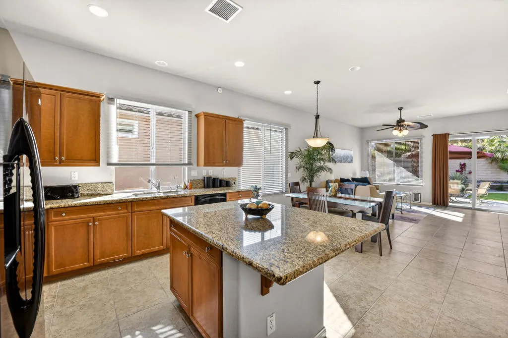 41073 Calle Pueblo, Indio, California 92203 home-pic-5