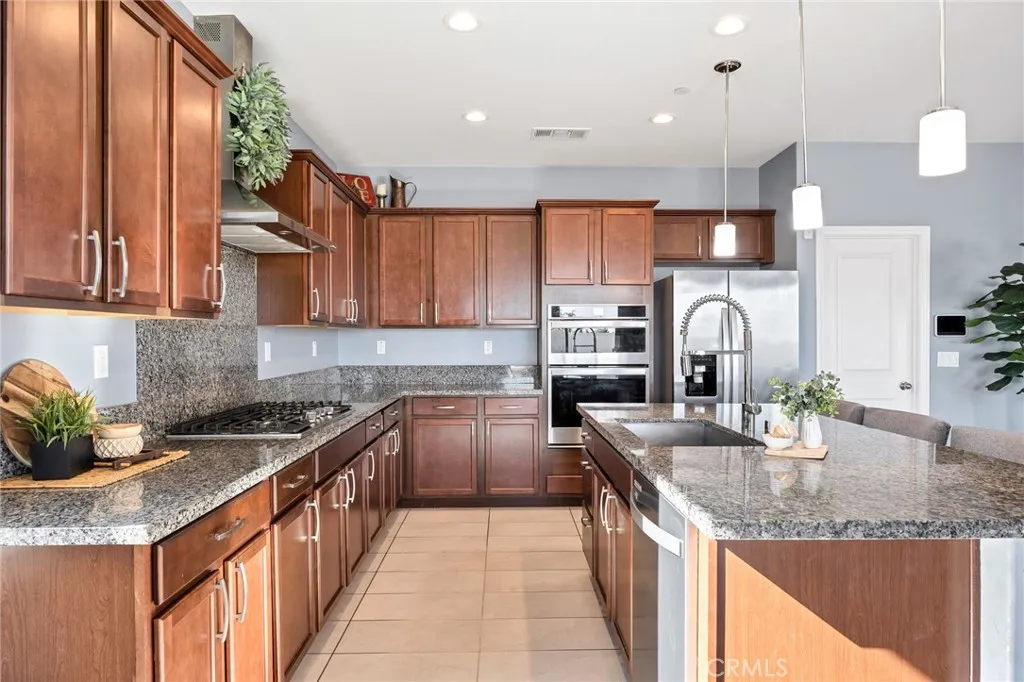 31524 Mojave Red Court, Menifee, California 92584 home-pic-8