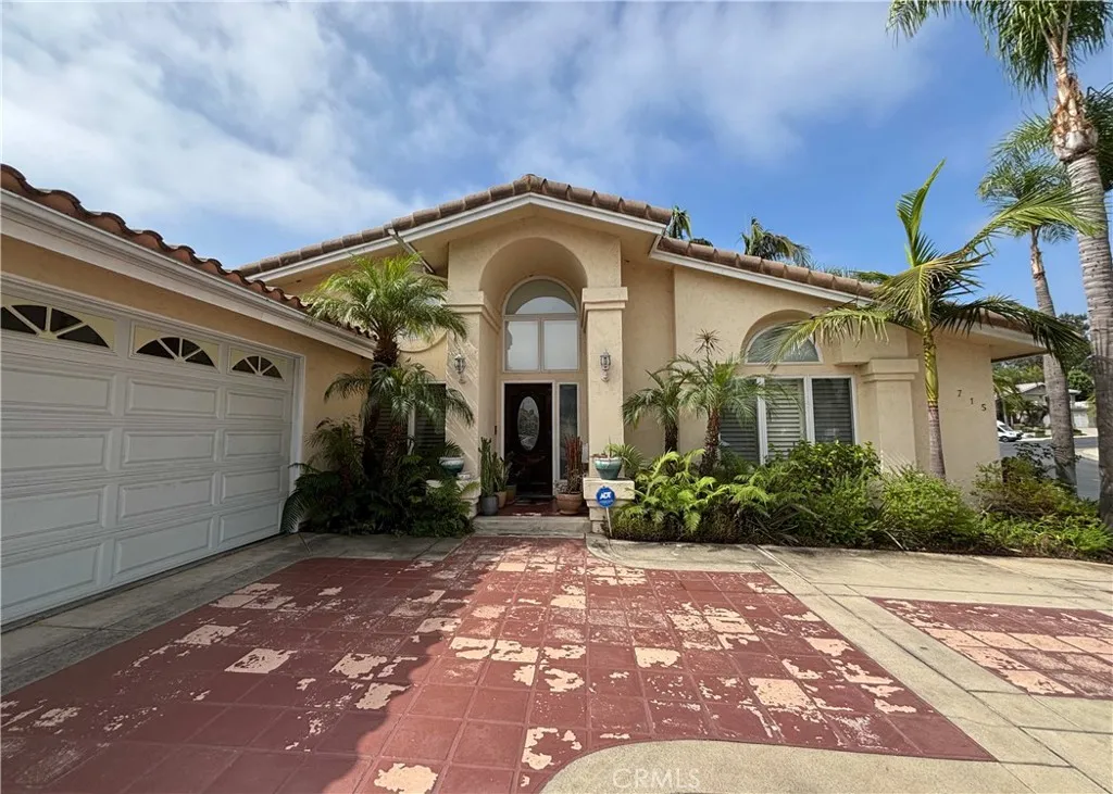 715 N Lariat, Long Beach, California 90815 home-pic-2