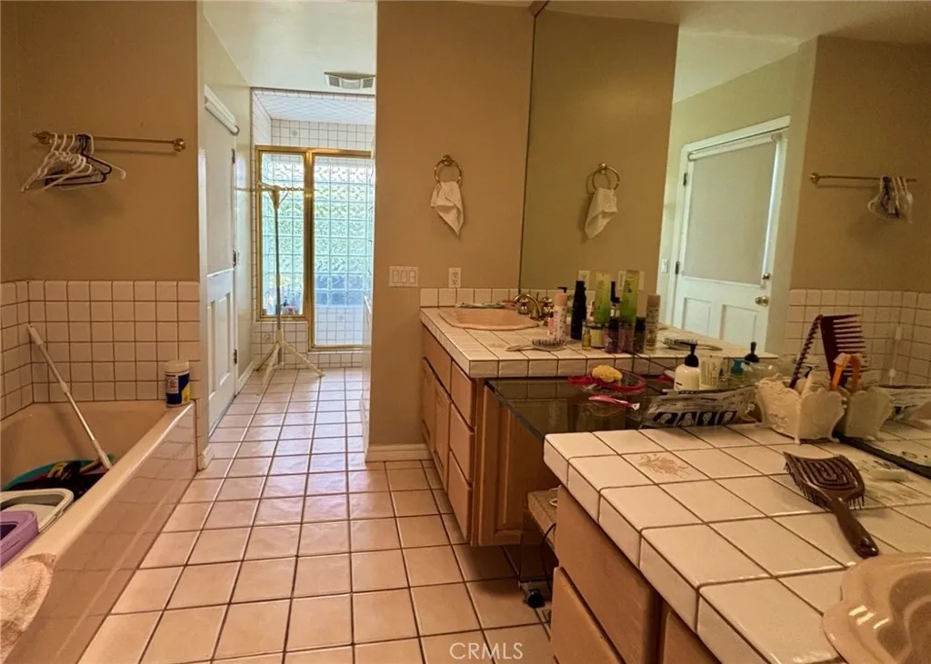 715 N Lariat, Long Beach, California 90815 home-pic-14