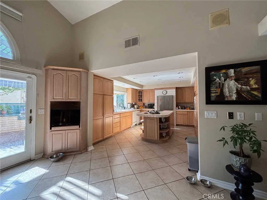 715 N Lariat, Long Beach, California 90815 home-pic-6