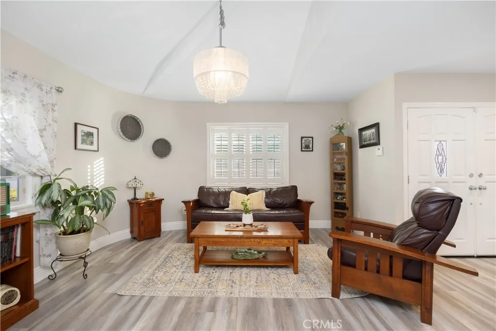30 La Linda Drive, Long Beach, California 90807 home-pic-4
