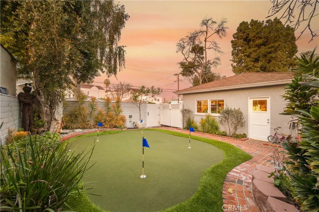 30 La Linda Drive, Long Beach, California 90807 home-pic-38