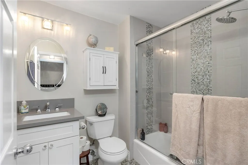 30 La Linda Drive, Long Beach, California 90807 home-pic-32