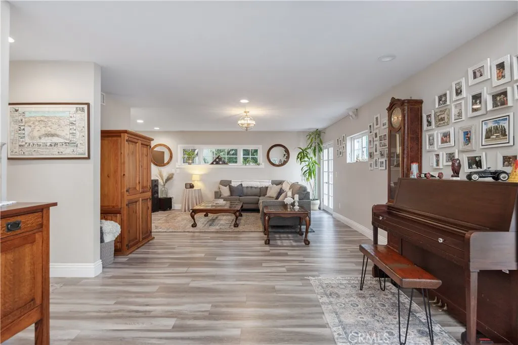 30 La Linda Drive, Long Beach, California 90807 home-pic-12