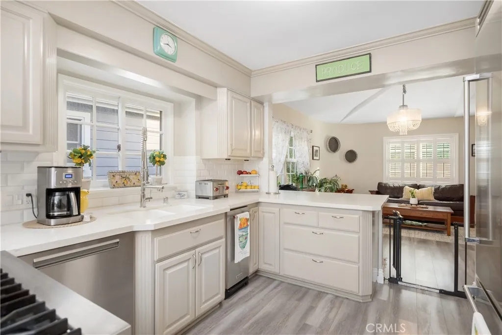 30 La Linda Drive, Long Beach, California 90807 home-pic-7