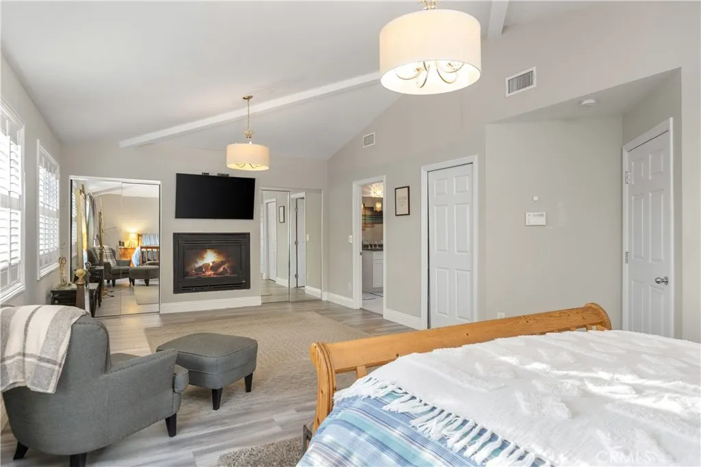 30 La Linda Drive, Long Beach, California 90807 home-pic-23