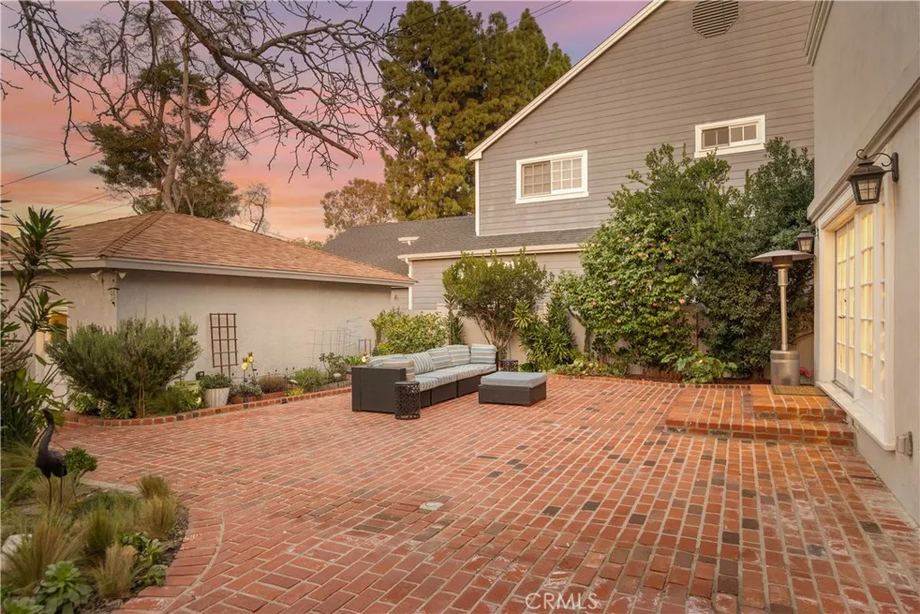30 La Linda Drive, Long Beach, California 90807 home-pic-37