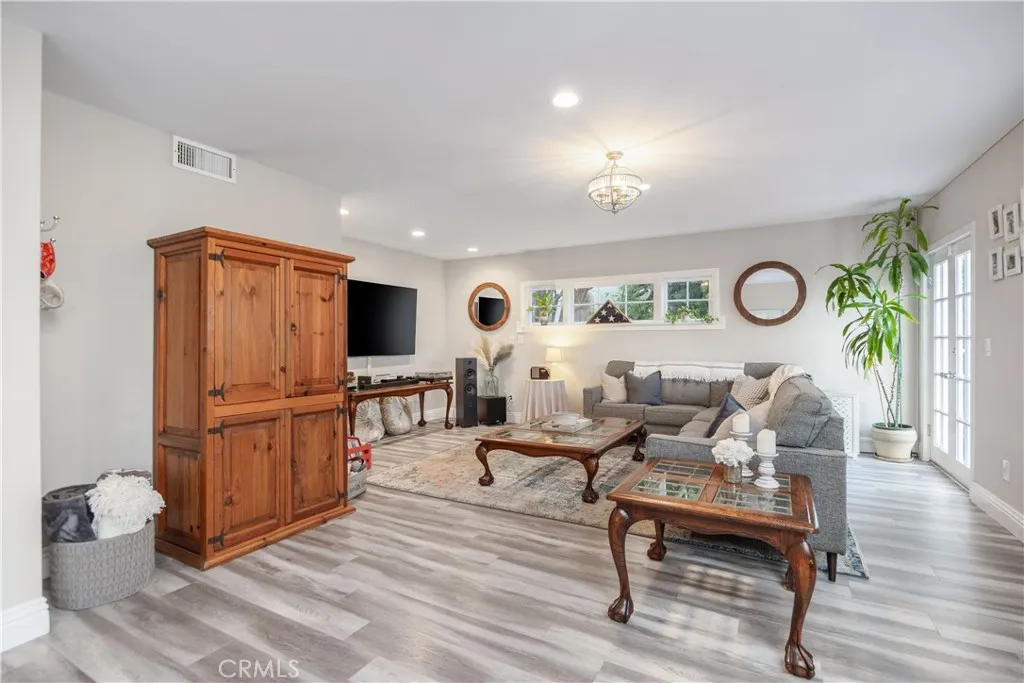 30 La Linda Drive, Long Beach, California 90807 home-pic-13