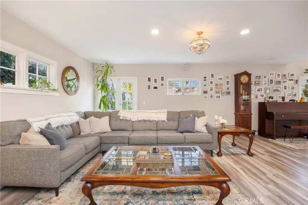 30 La Linda Drive, Long Beach, California 90807 home-pic-14