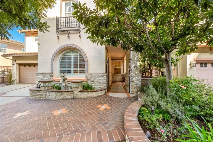 Welcome to 2239 Starlight Ln, Signal Hill