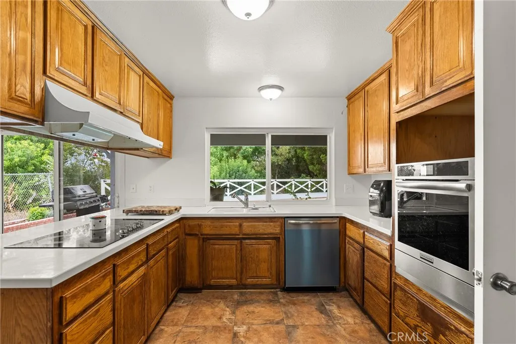 23760 Harwich Place, West Hills, California 91307 home-pic-12