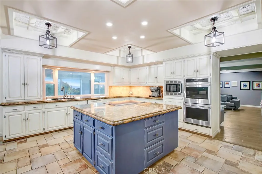 8800 Avenida Miravilla, Cherry Valley, California 92223 home-pic-10