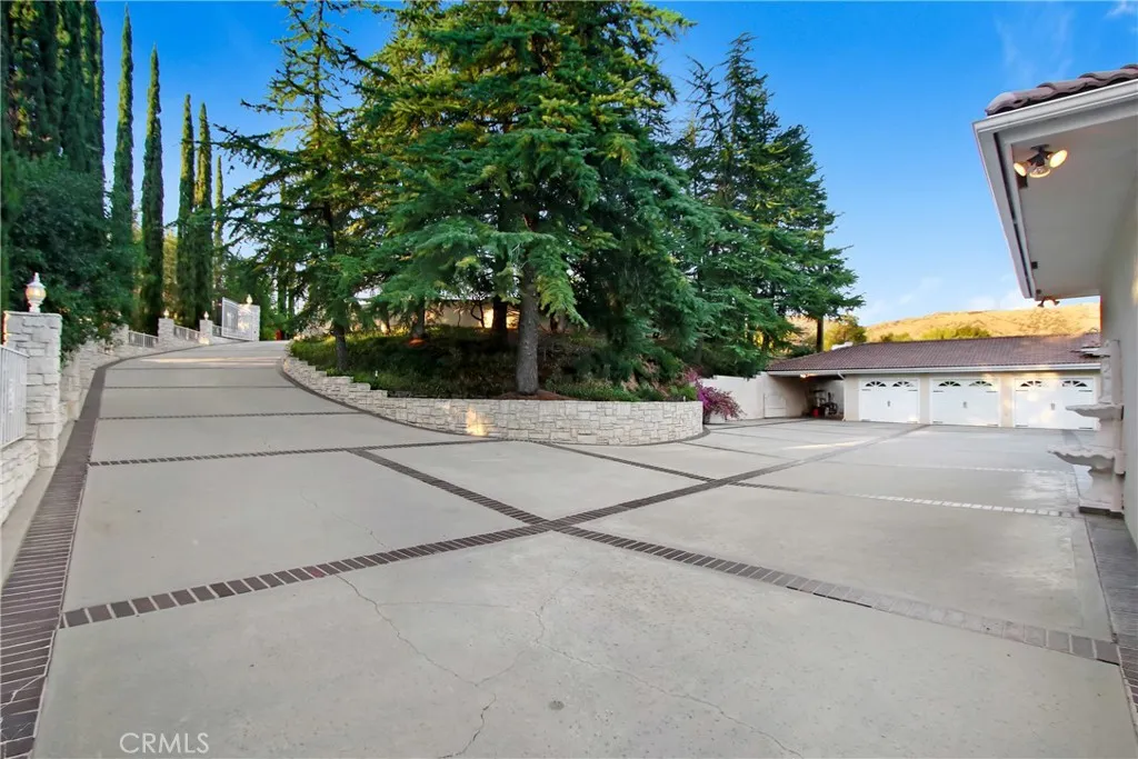 8800 Avenida Miravilla, Cherry Valley, California 92223 home-pic-53