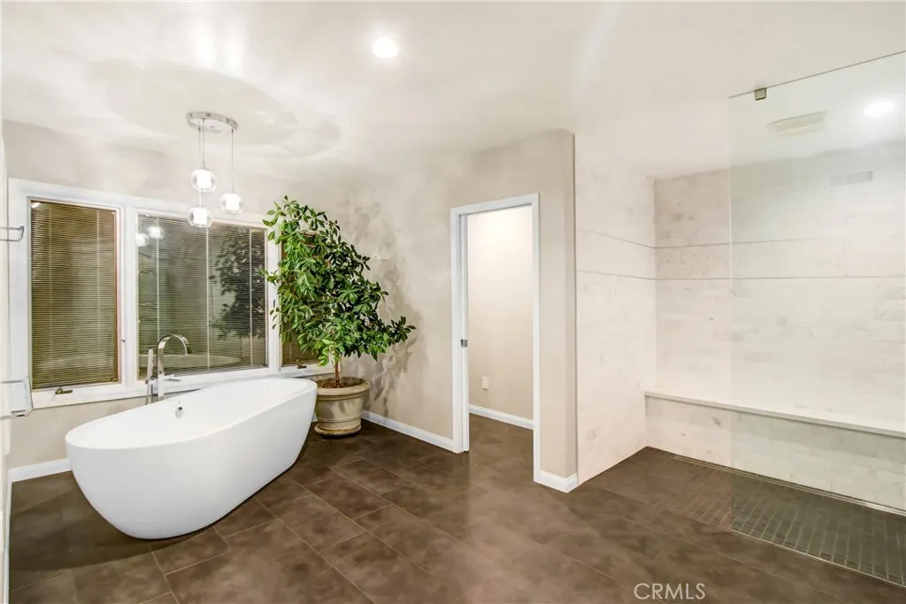 8800 Avenida Miravilla, Cherry Valley, California 92223 home-pic-21