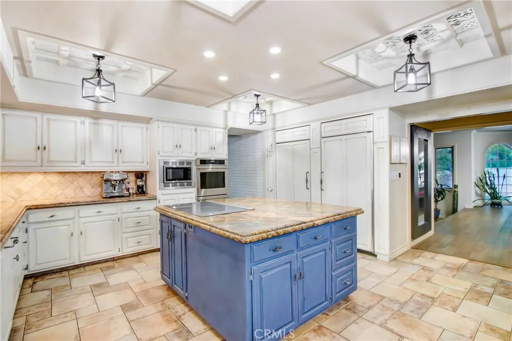 8800 Avenida Miravilla, Cherry Valley, California 92223 home-pic-12