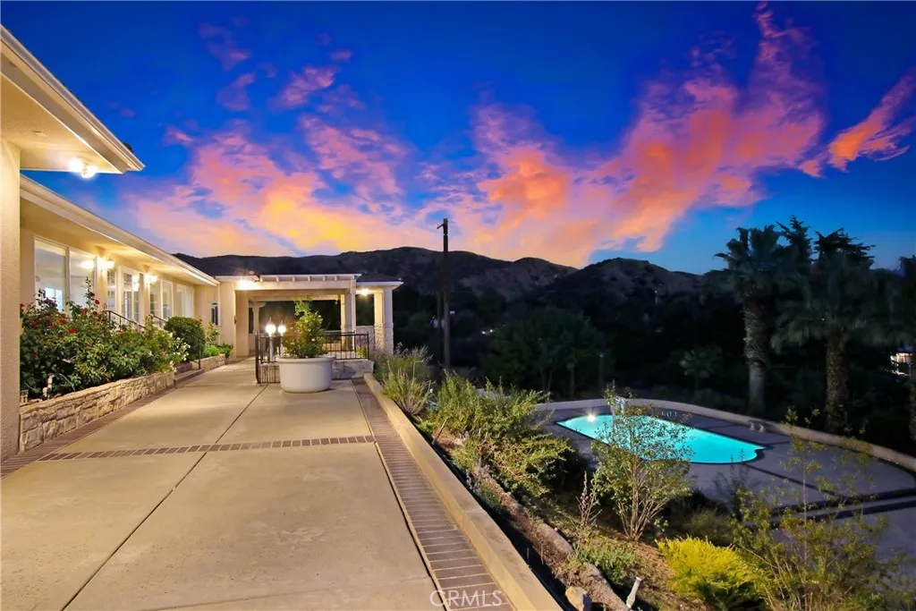 8800 Avenida Miravilla, Cherry Valley, California 92223 home-pic-33