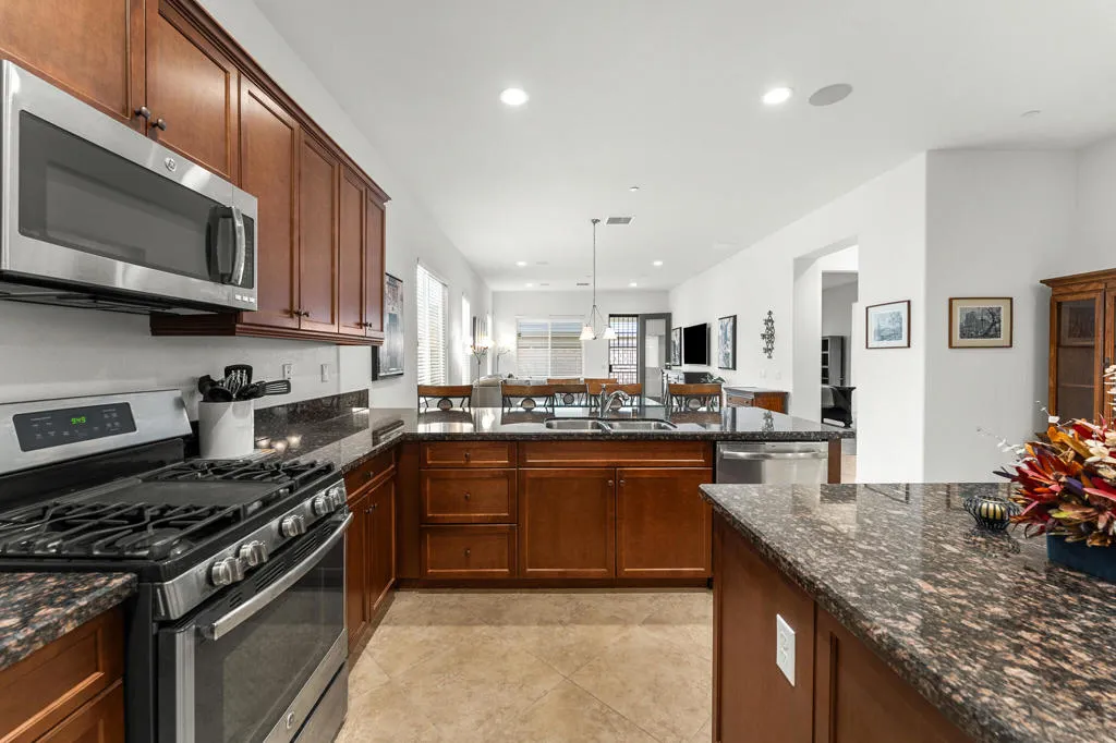 42897 Cusino Court, Indio, California 92203 home-pic-12