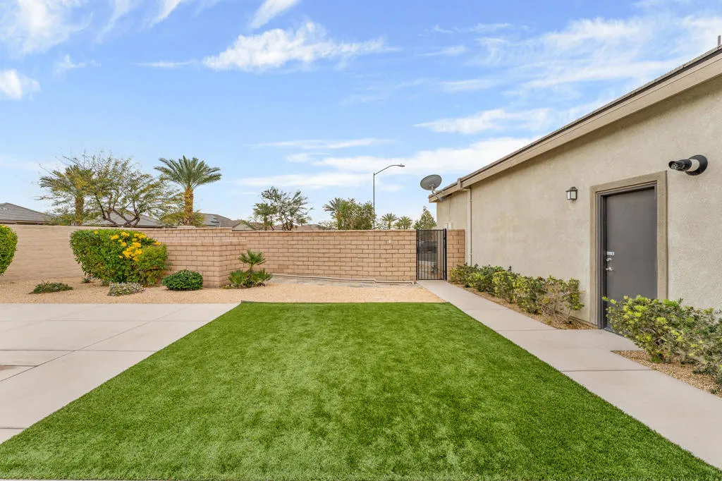 42897 Cusino Court, Indio, California 92203 home-pic-30