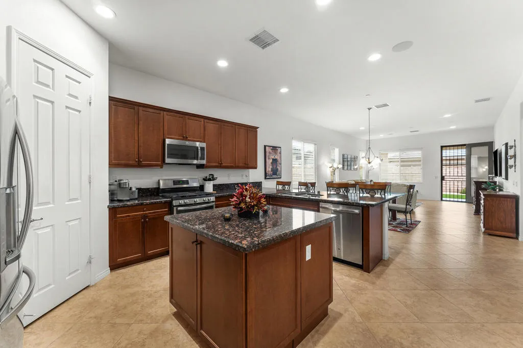 42897 Cusino Court, Indio, California 92203 home-pic-9