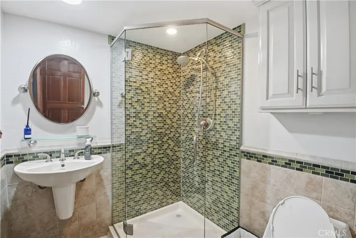 Guest Bathroom - No. 1.