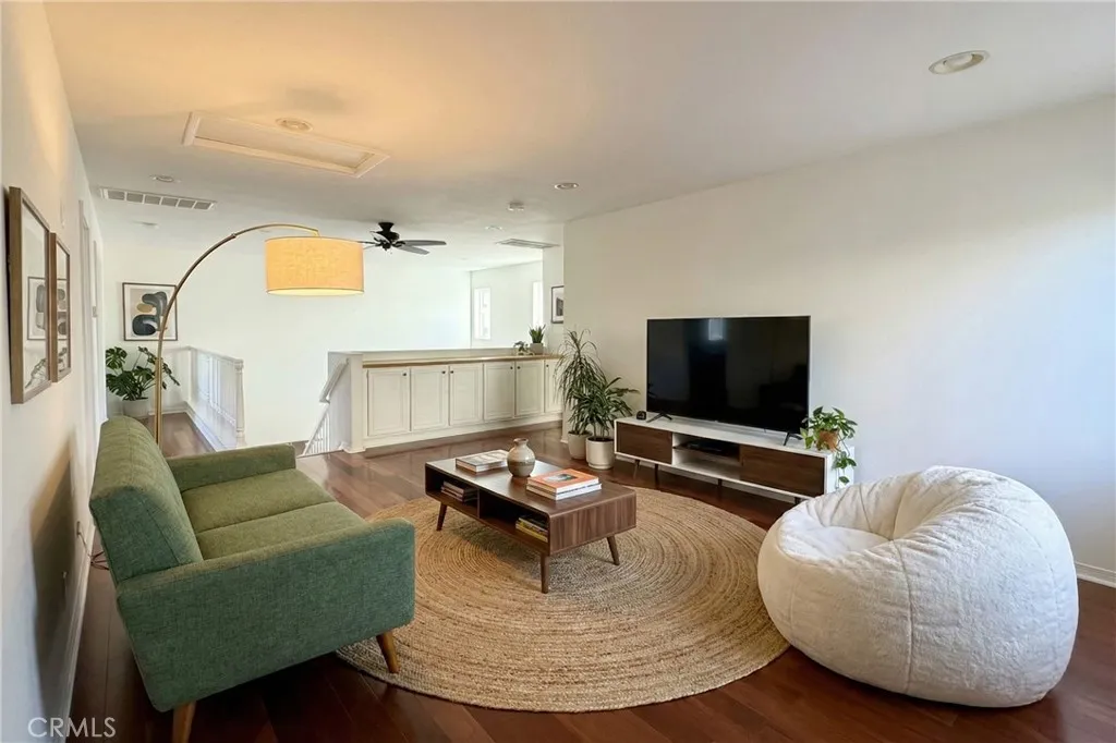 28410 Agajanian, Saugus, California 91390 home-pic-21