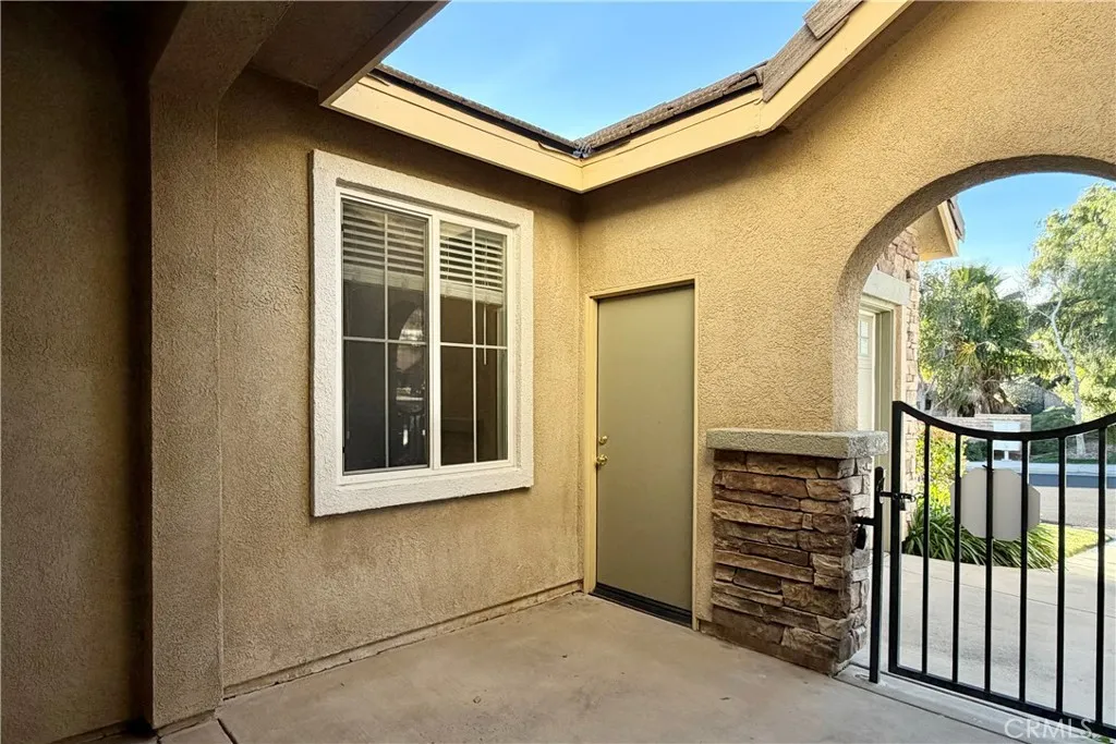 28410 Agajanian, Saugus, California 91390 home-pic-3