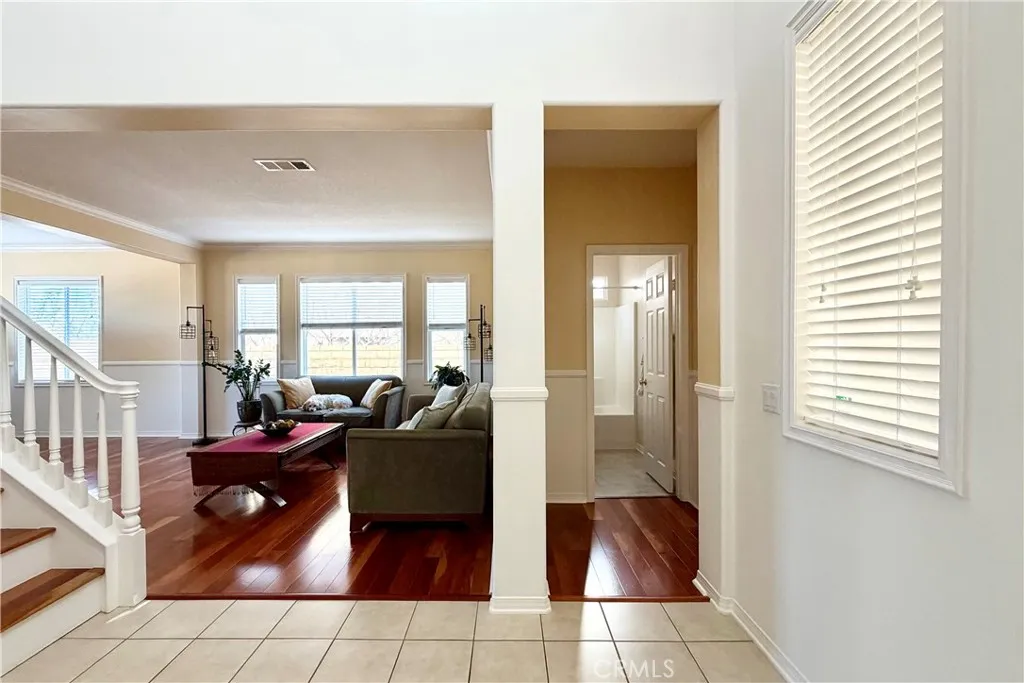 28410 Agajanian, Saugus, California 91390 home-pic-15