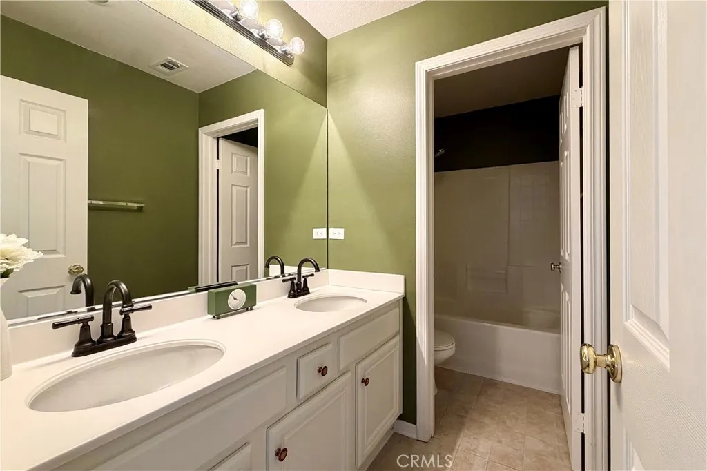 28410 Agajanian, Saugus, California 91390 home-pic-22