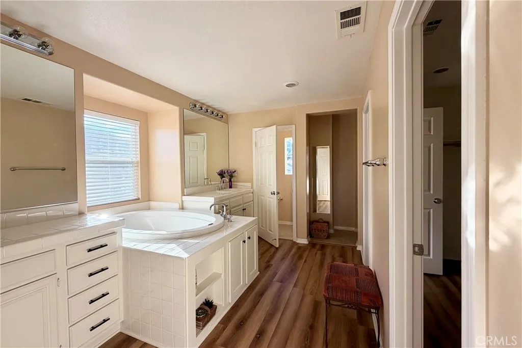28410 Agajanian, Saugus, California 91390 home-pic-31