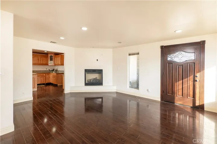 Livingroom with fireplace