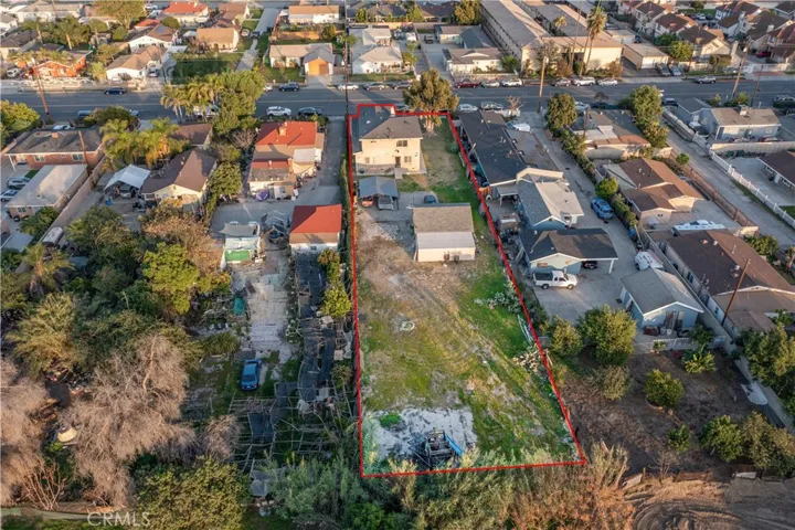 Here is your opportunity to potentially have 4 houses on 1 lot or even more.