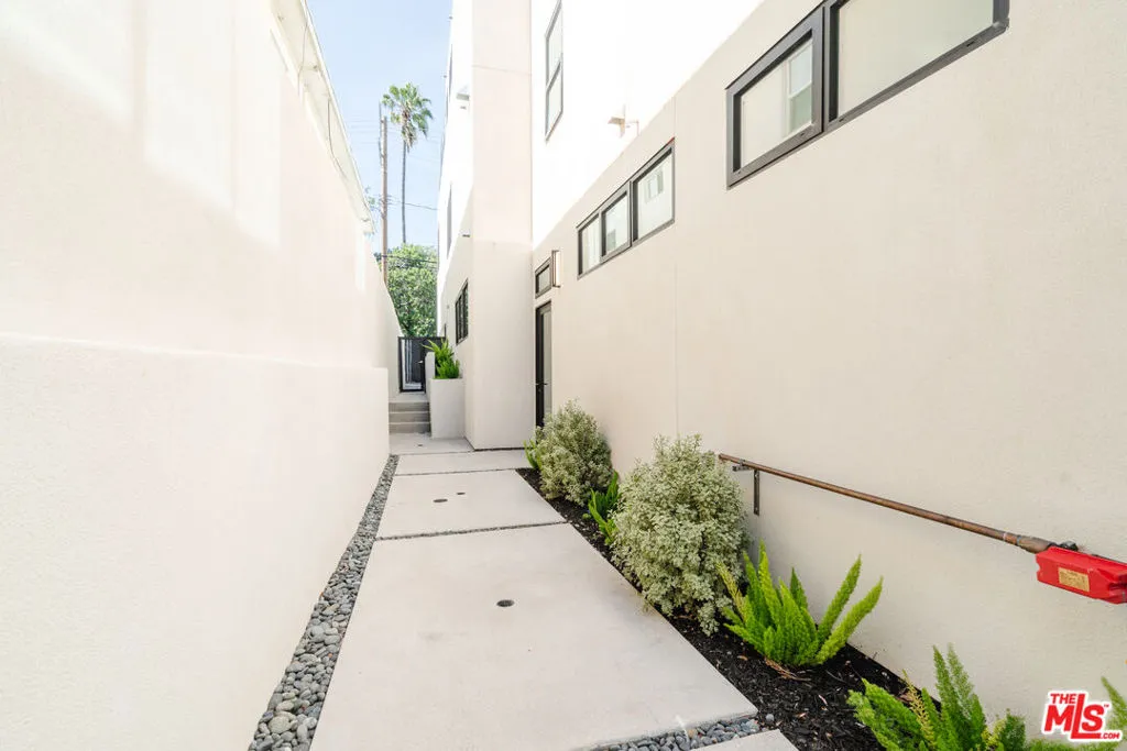 609 Broadway Street, Venice, California 90291 home-pic-6