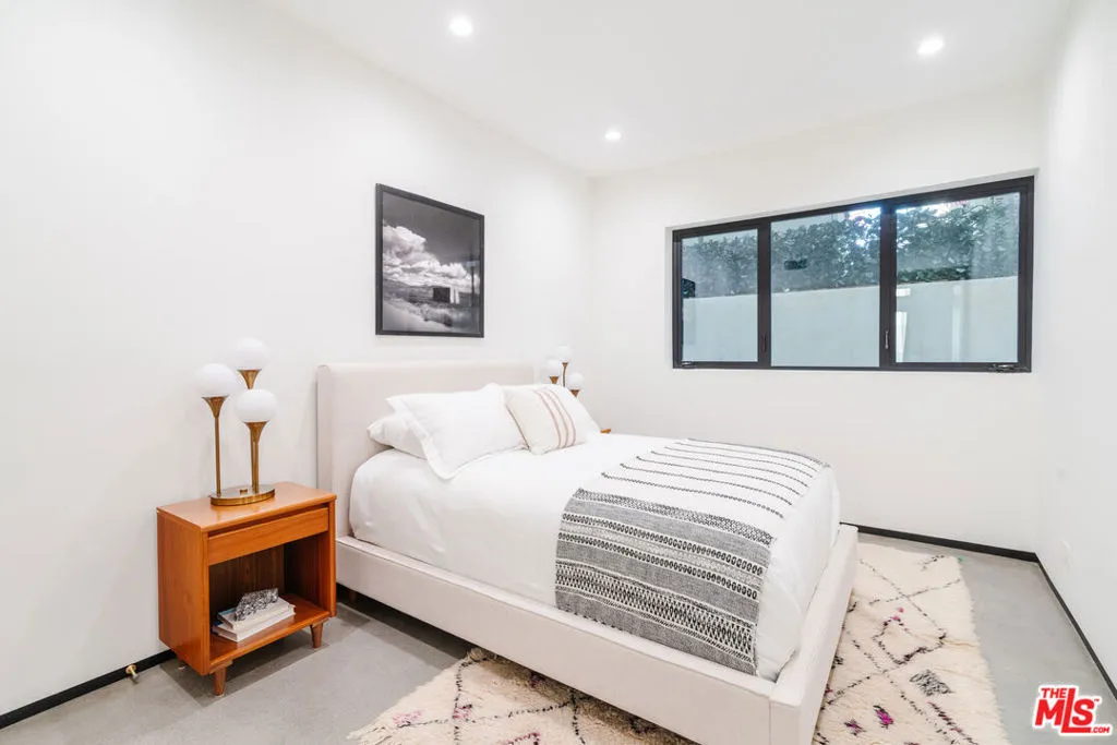 609 Broadway Street, Venice, California 90291 home-pic-21