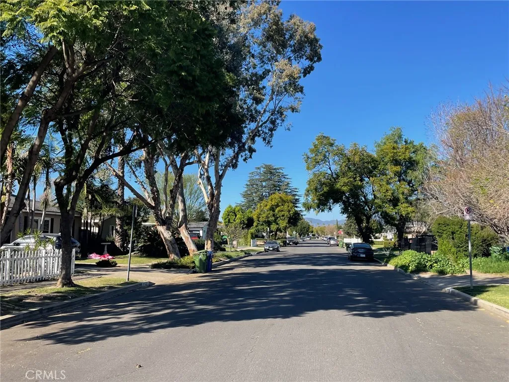 5717 Natick Avenue, Sherman Oaks, California 91411 home-pic-12