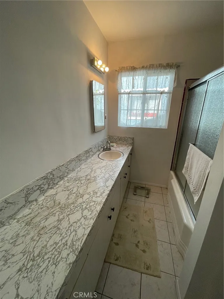 5717 Natick Avenue, Sherman Oaks, California 91411 home-pic-10