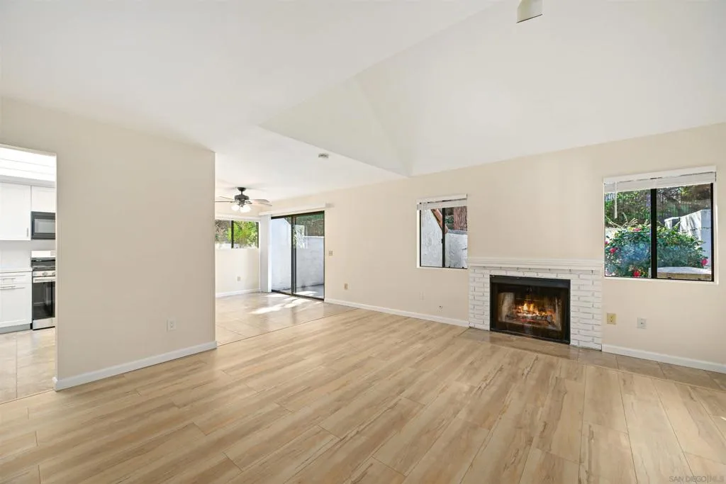 317 N Melrose Dr G, Vista, California 92083 home-pic-4