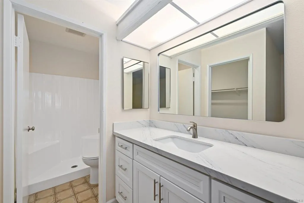317 N Melrose Dr G, Vista, California 92083 home-pic-17