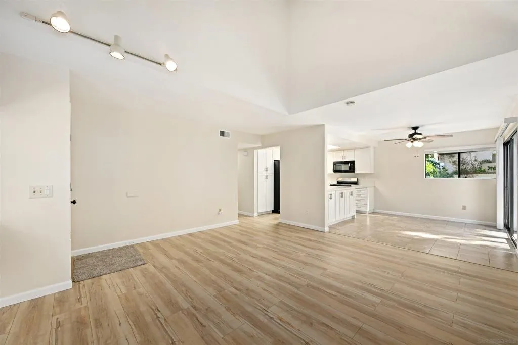317 N Melrose Dr G, Vista, California 92083 home-pic-6